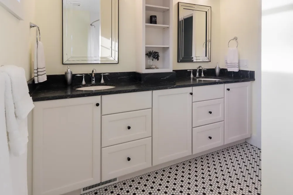 2755 Shore Wood Drive Peninsula Township, MI 49686
