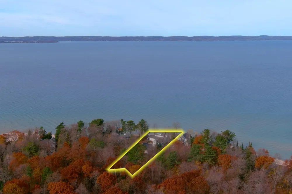 2755 Shore Wood Drive Peninsula Township, MI 49686