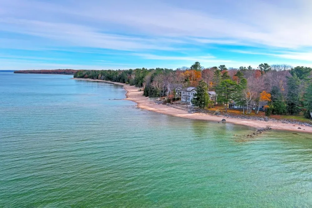 2755 Shore Wood Drive Peninsula Township, MI 49686
