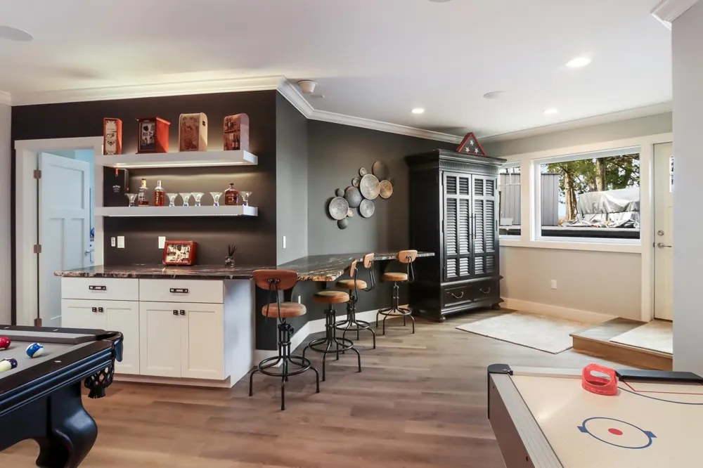 2755 Shore Wood Drive Peninsula Township, MI 49686