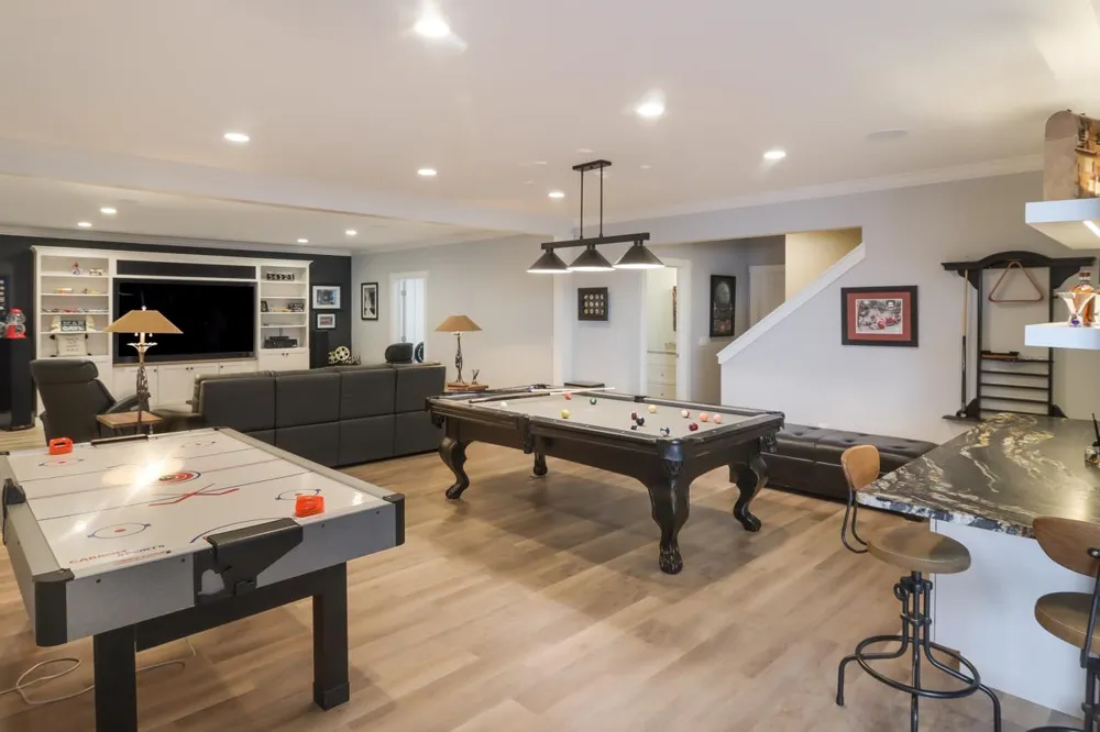 2755 Shore Wood Drive Peninsula Township, MI 49686