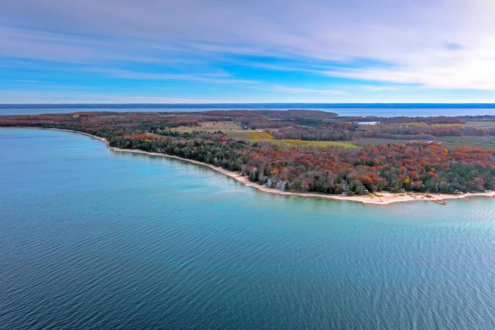 2755 Shore Wood Drive Peninsula Township, MI 49686