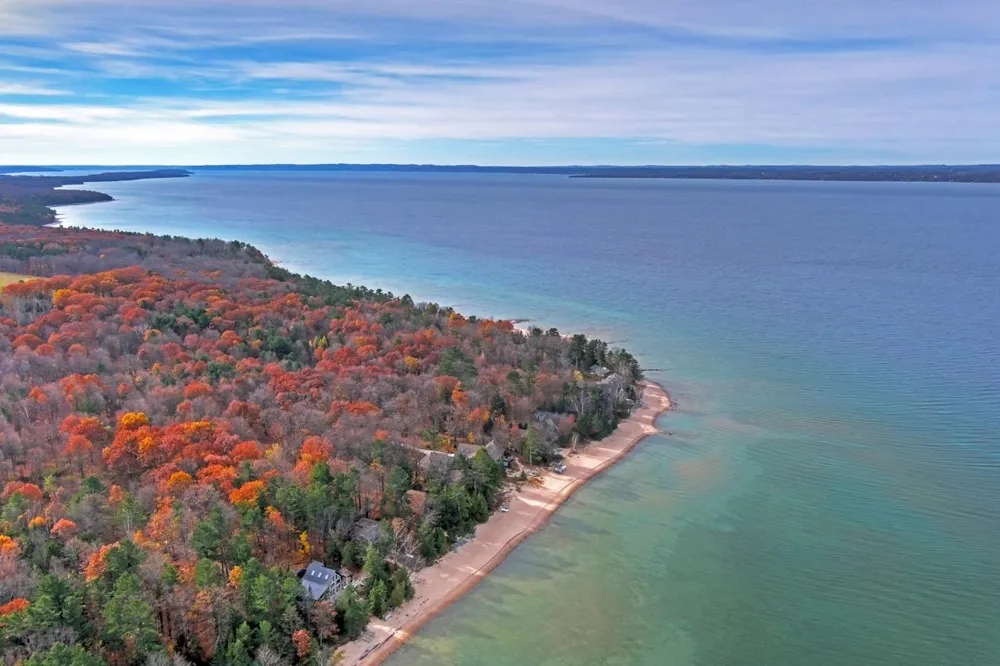 2755 Shore Wood Drive Peninsula Township, MI 49686