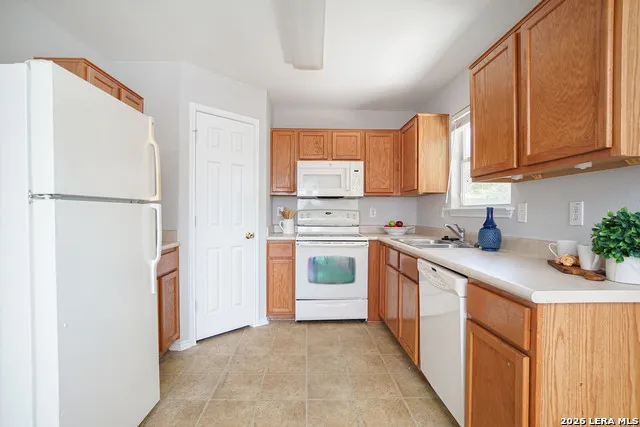 9045 Clearwood Path Universal City, TX 78148