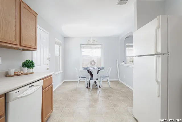9045 Clearwood Path Universal City, TX 78148