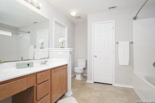 9045 Clearwood Path Universal City, TX 78148