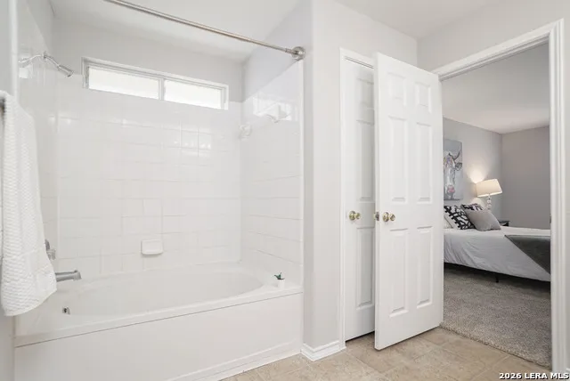 9045 Clearwood Path Universal City, TX 78148