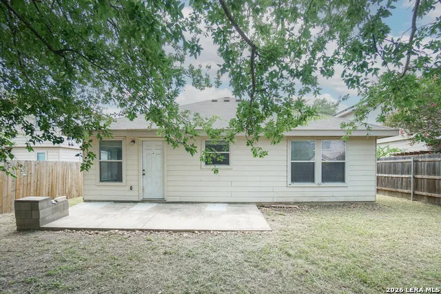 9045 Clearwood Path Universal City, TX 78148