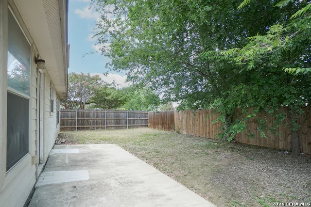9045 Clearwood Path Universal City, TX 78148