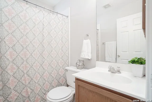 9045 Clearwood Path Universal City, TX 78148