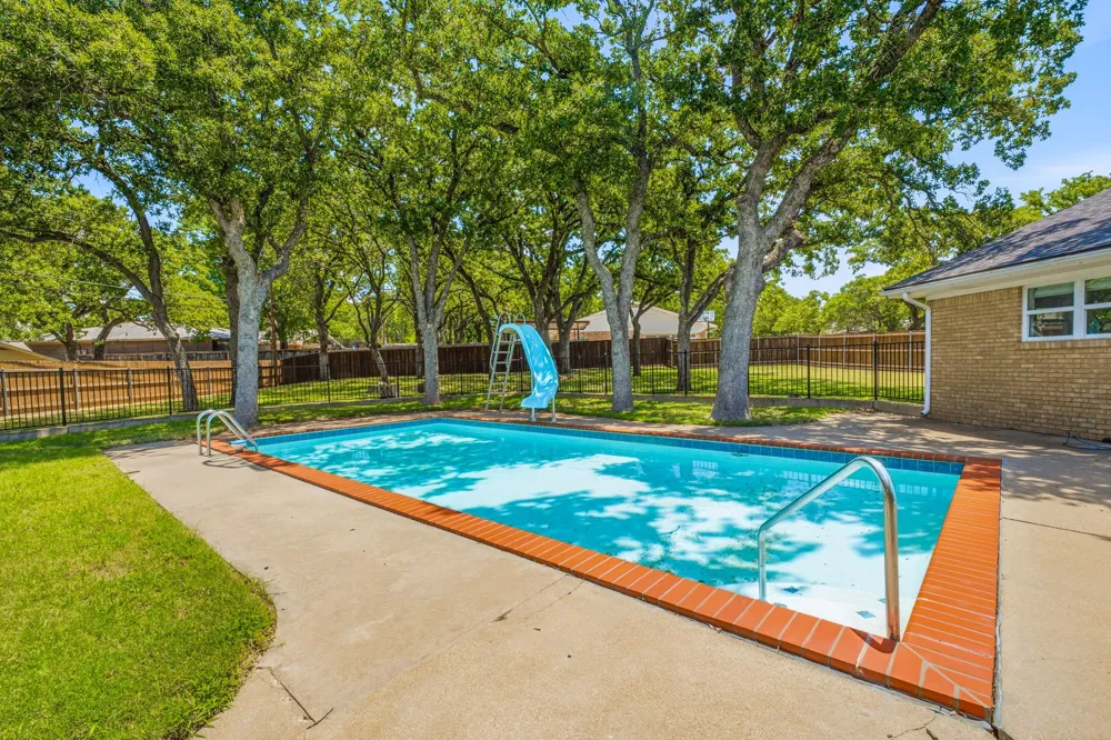 1423 Oak Hills Drive Graham, TX 76450