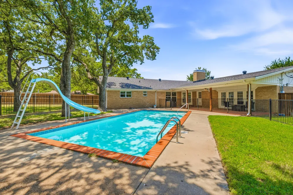 1423 Oak Hills Drive Graham, TX 76450