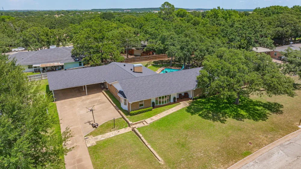 1423 Oak Hills Drive Graham, TX 76450