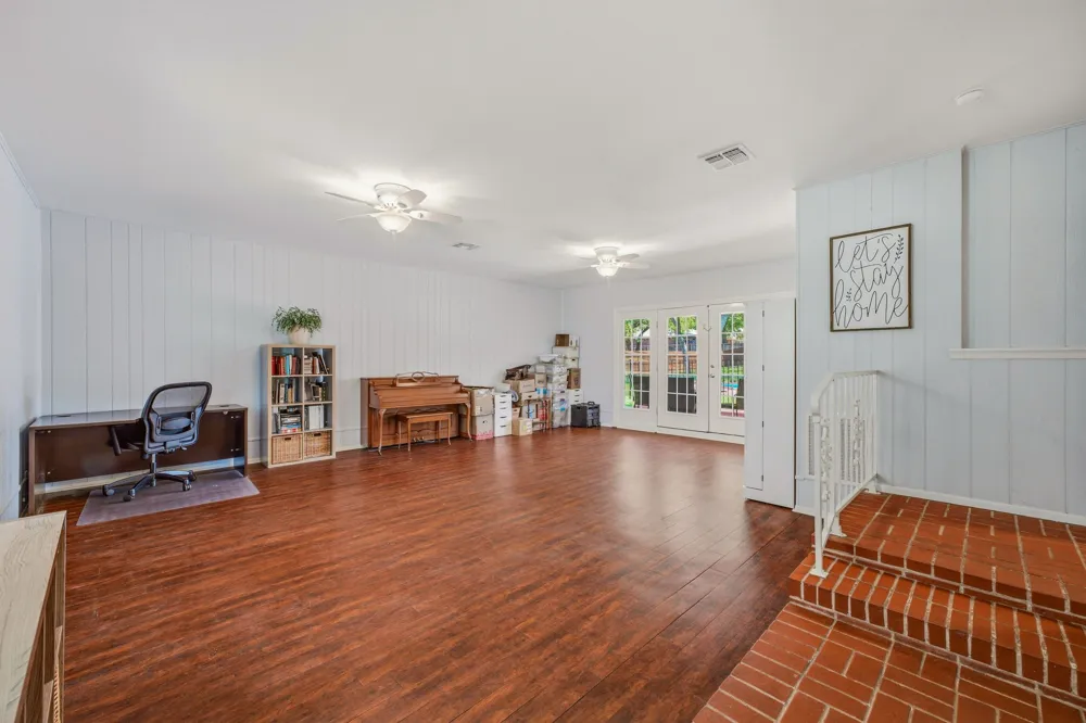 1423 Oak Hills Drive Graham, TX 76450