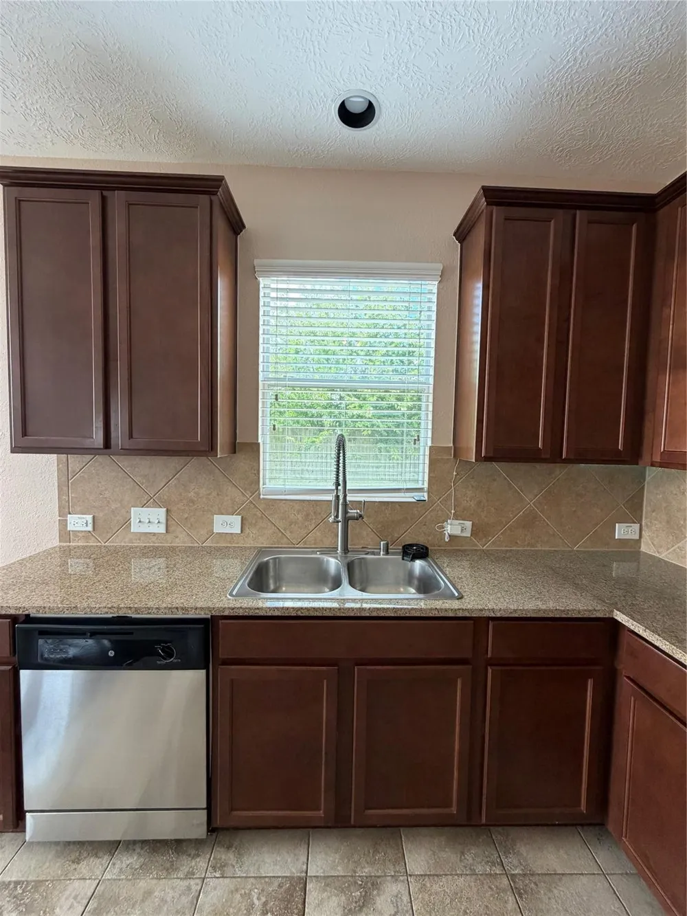 7034 Sun Creek Drive Hitchcock, TX 77563