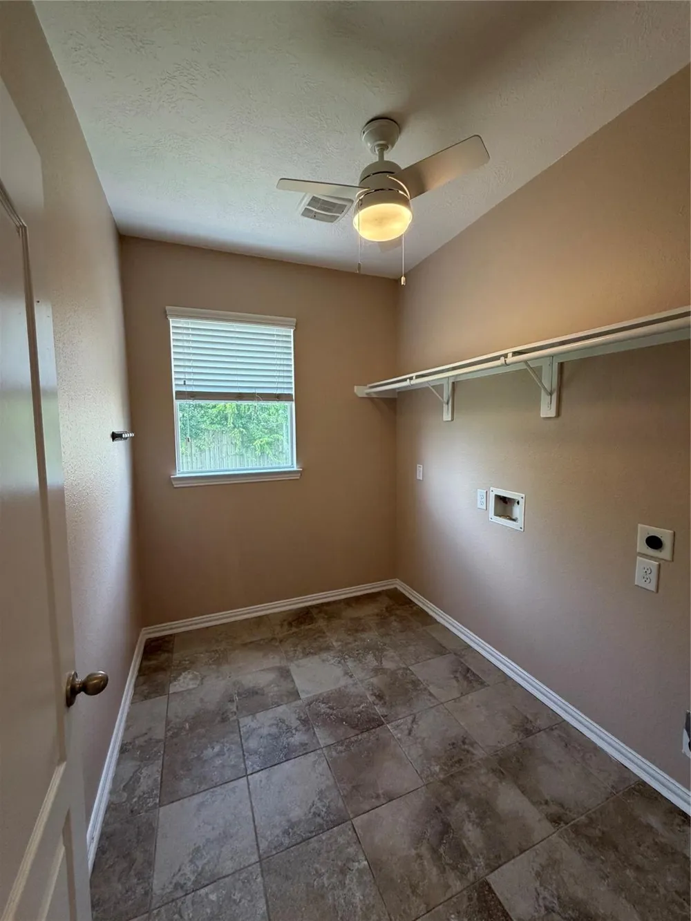 7034 Sun Creek Drive Hitchcock, TX 77563