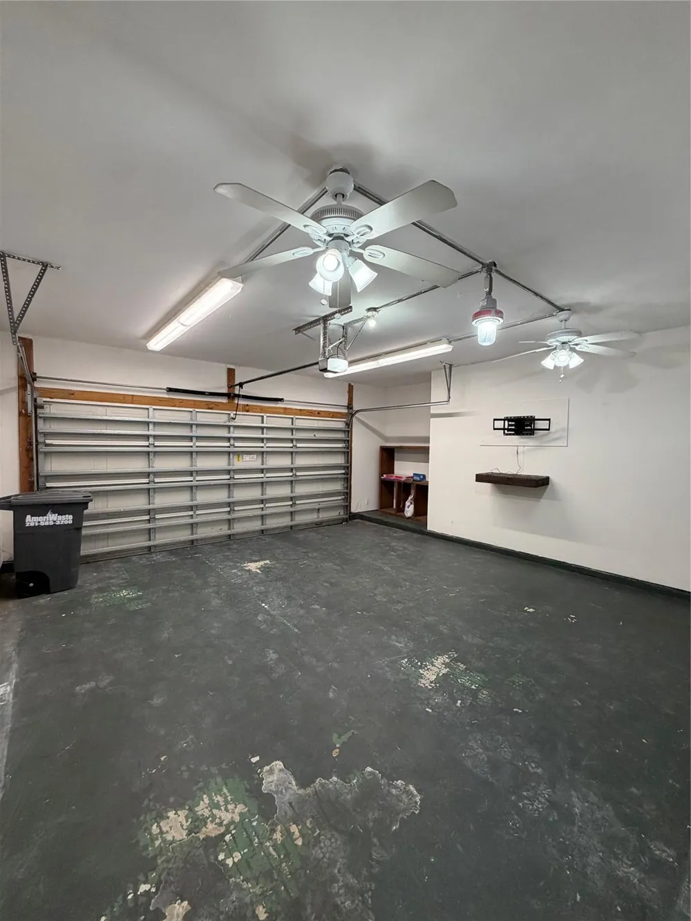 7034 Sun Creek Drive Hitchcock, TX 77563