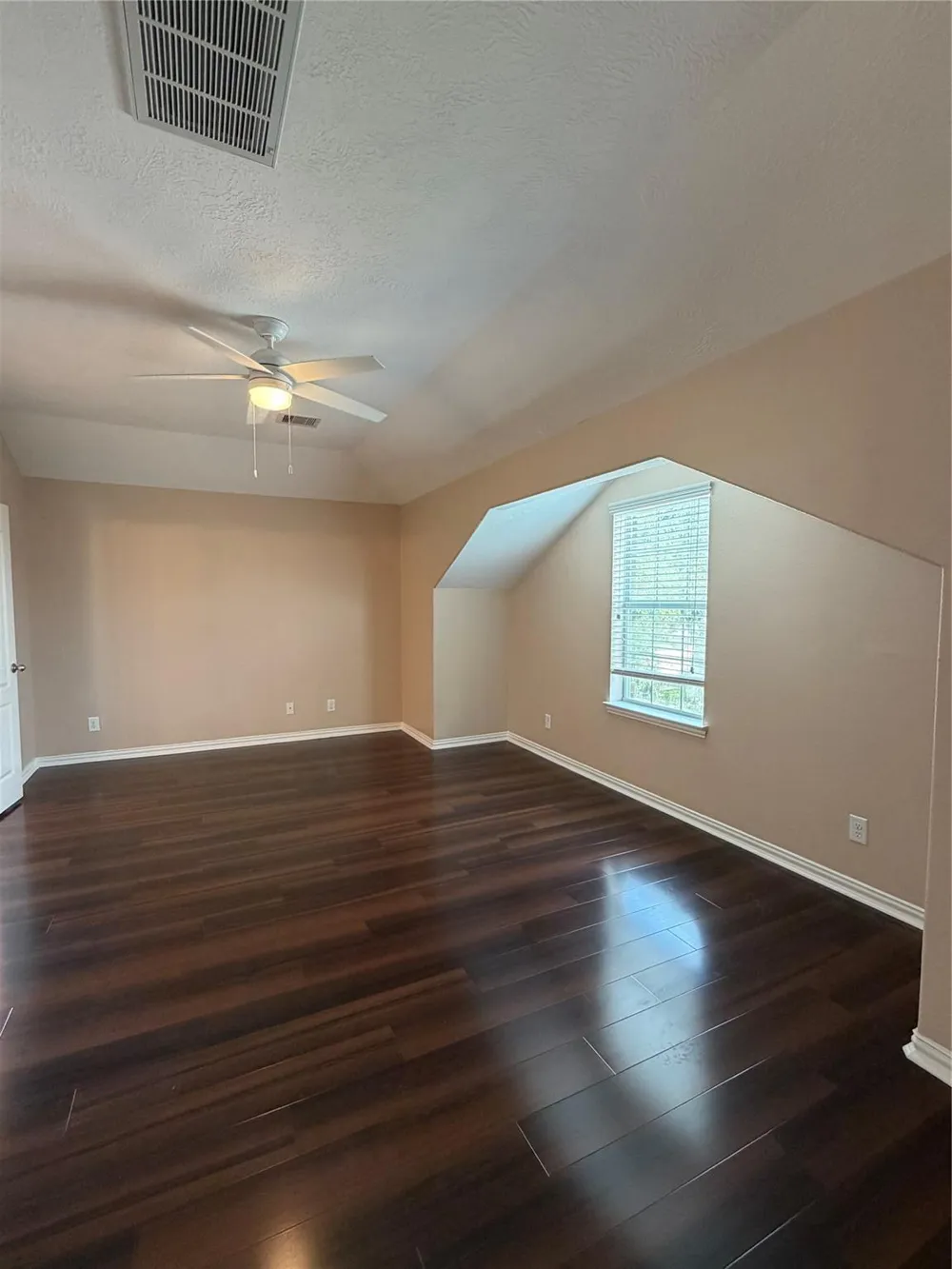 7034 Sun Creek Drive Hitchcock, TX 77563