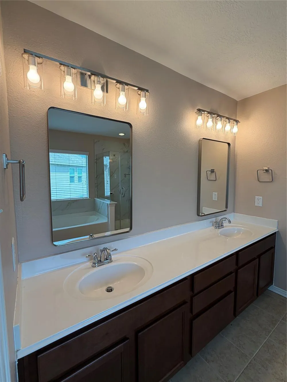 7034 Sun Creek Drive Hitchcock, TX 77563