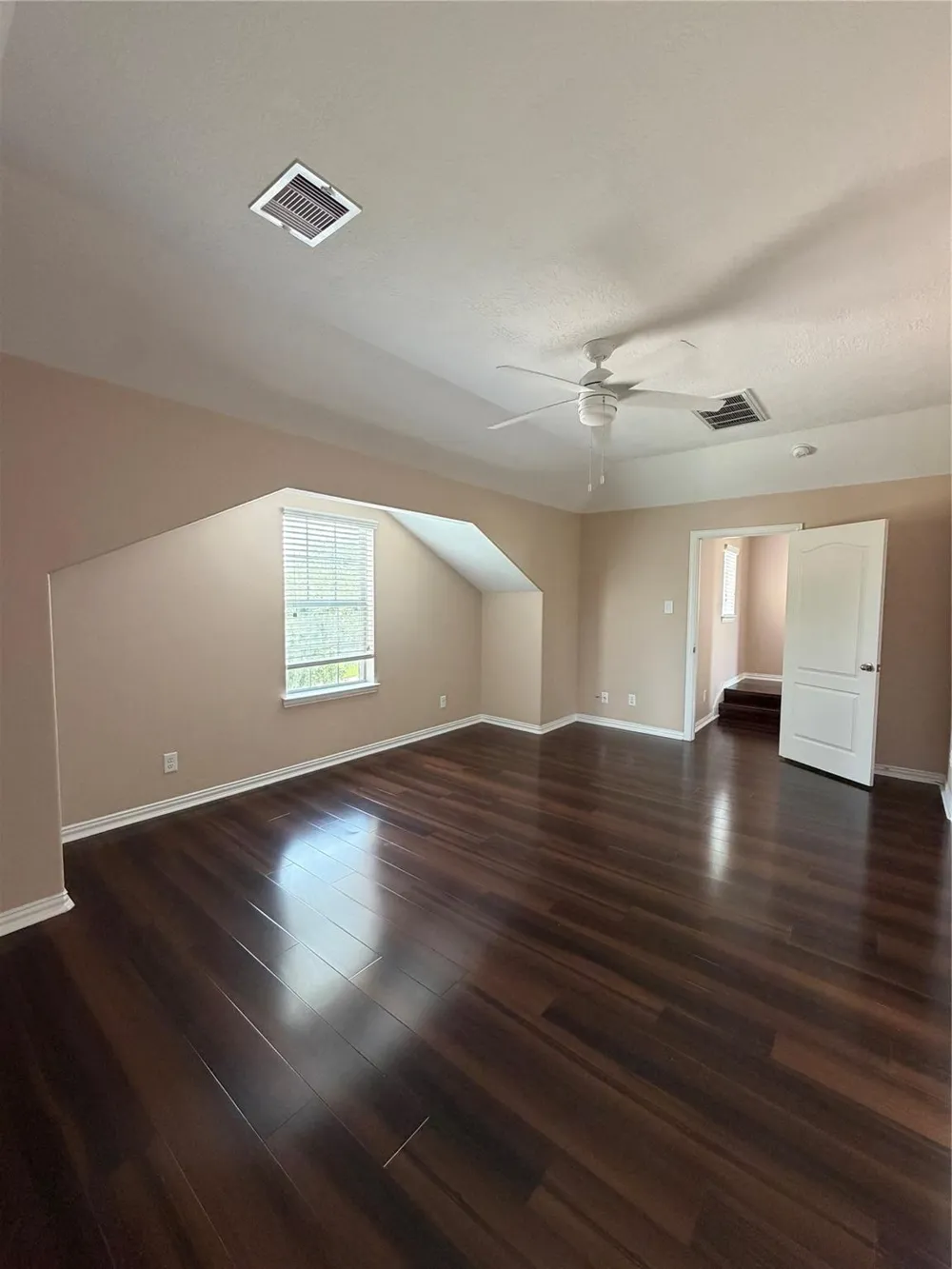7034 Sun Creek Drive Hitchcock, TX 77563