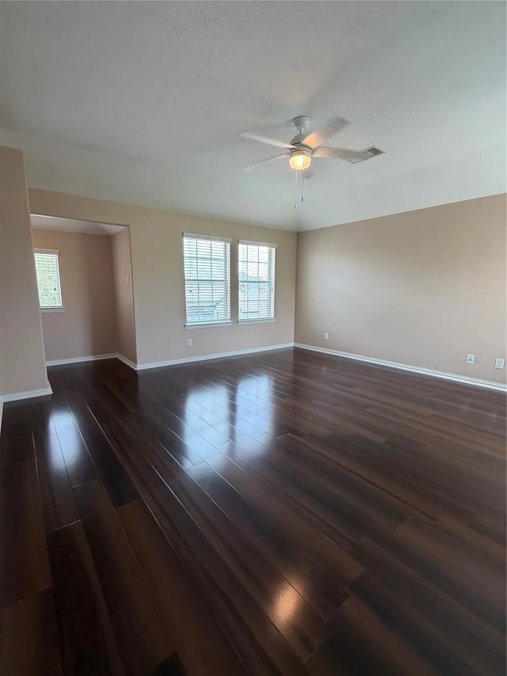 7034 Sun Creek Drive Hitchcock, TX 77563