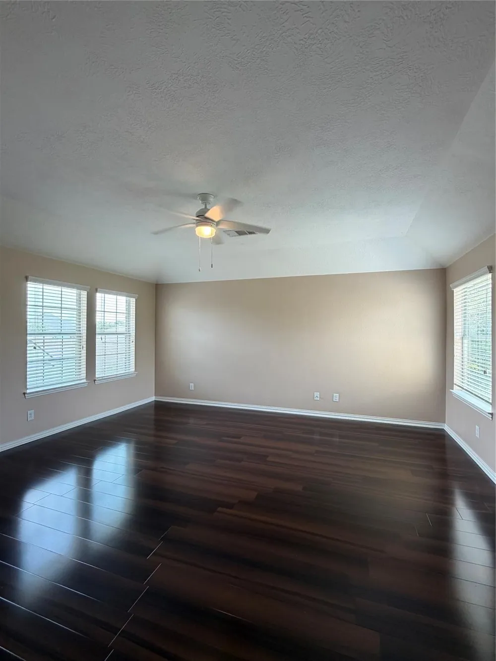 7034 Sun Creek Drive Hitchcock, TX 77563