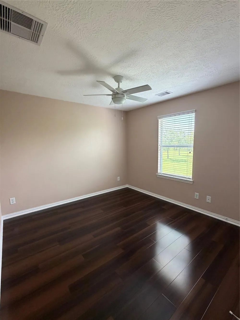 7034 Sun Creek Drive Hitchcock, TX 77563