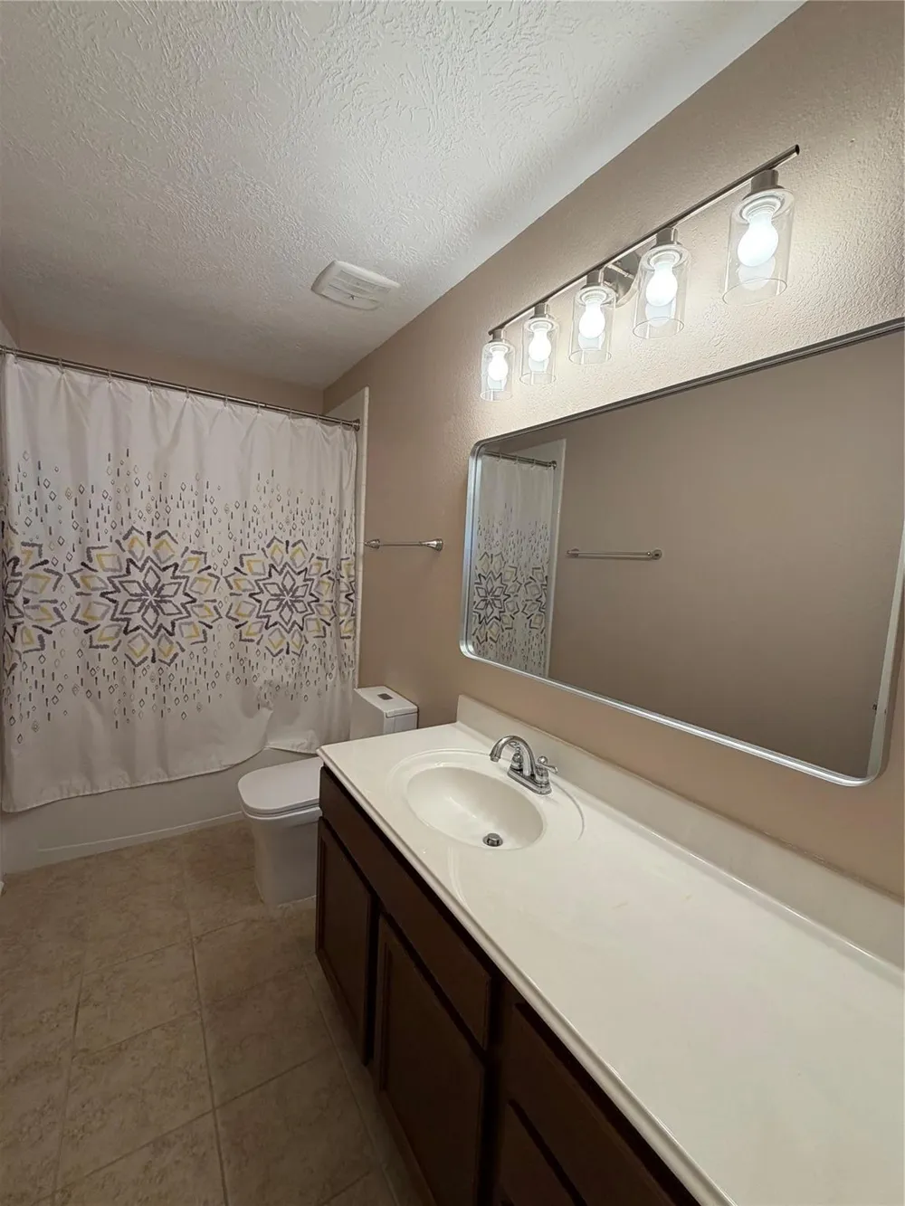7034 Sun Creek Drive Hitchcock, TX 77563