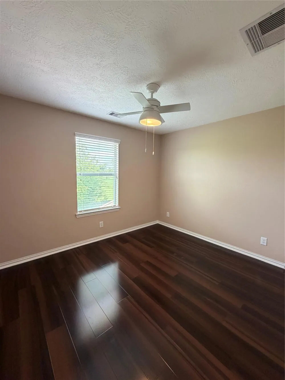 7034 Sun Creek Drive Hitchcock, TX 77563