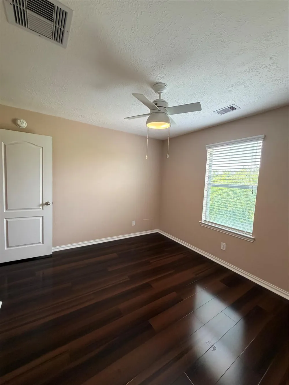 7034 Sun Creek Drive Hitchcock, TX 77563