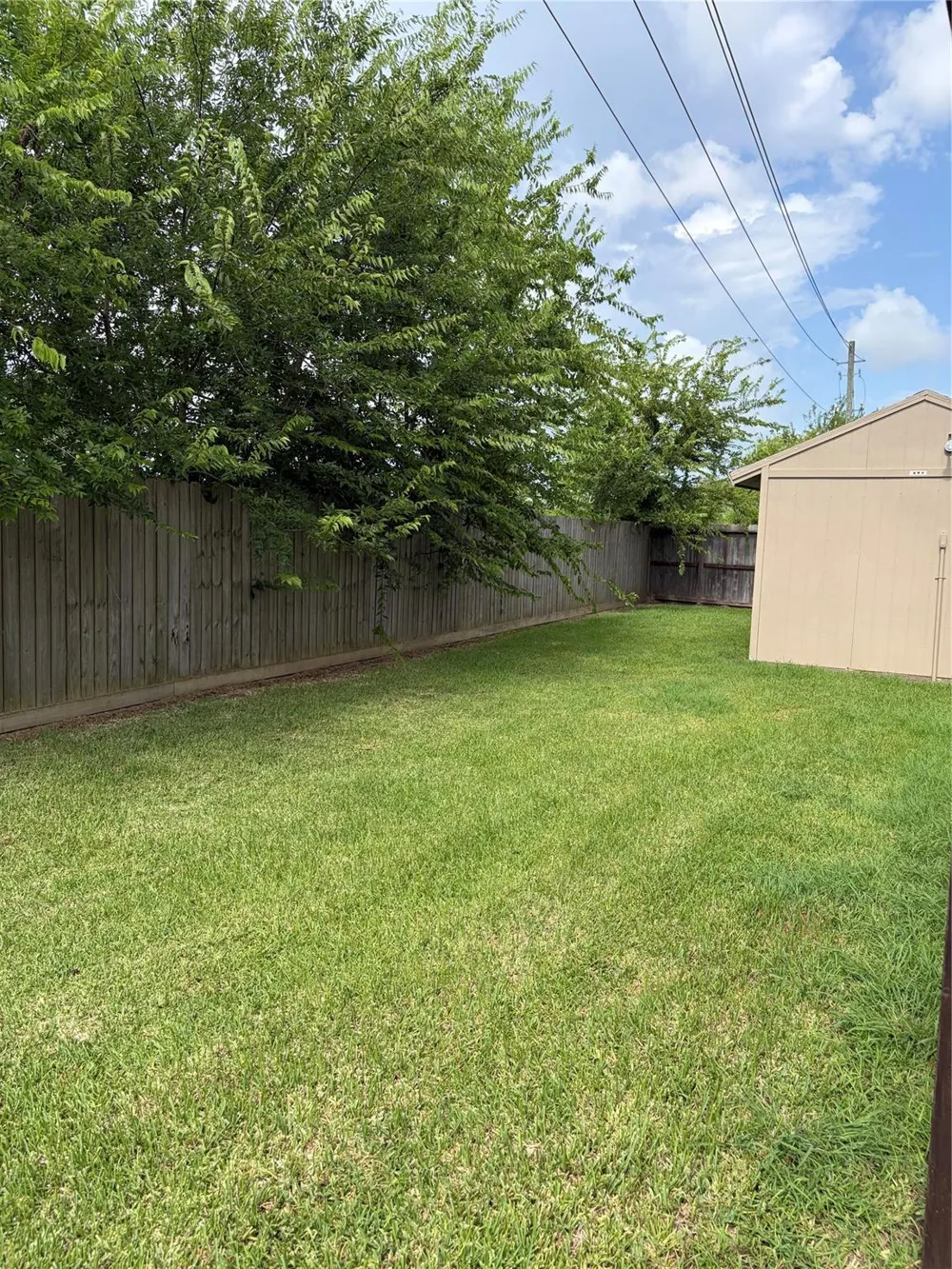 7034 Sun Creek Drive Hitchcock, TX 77563