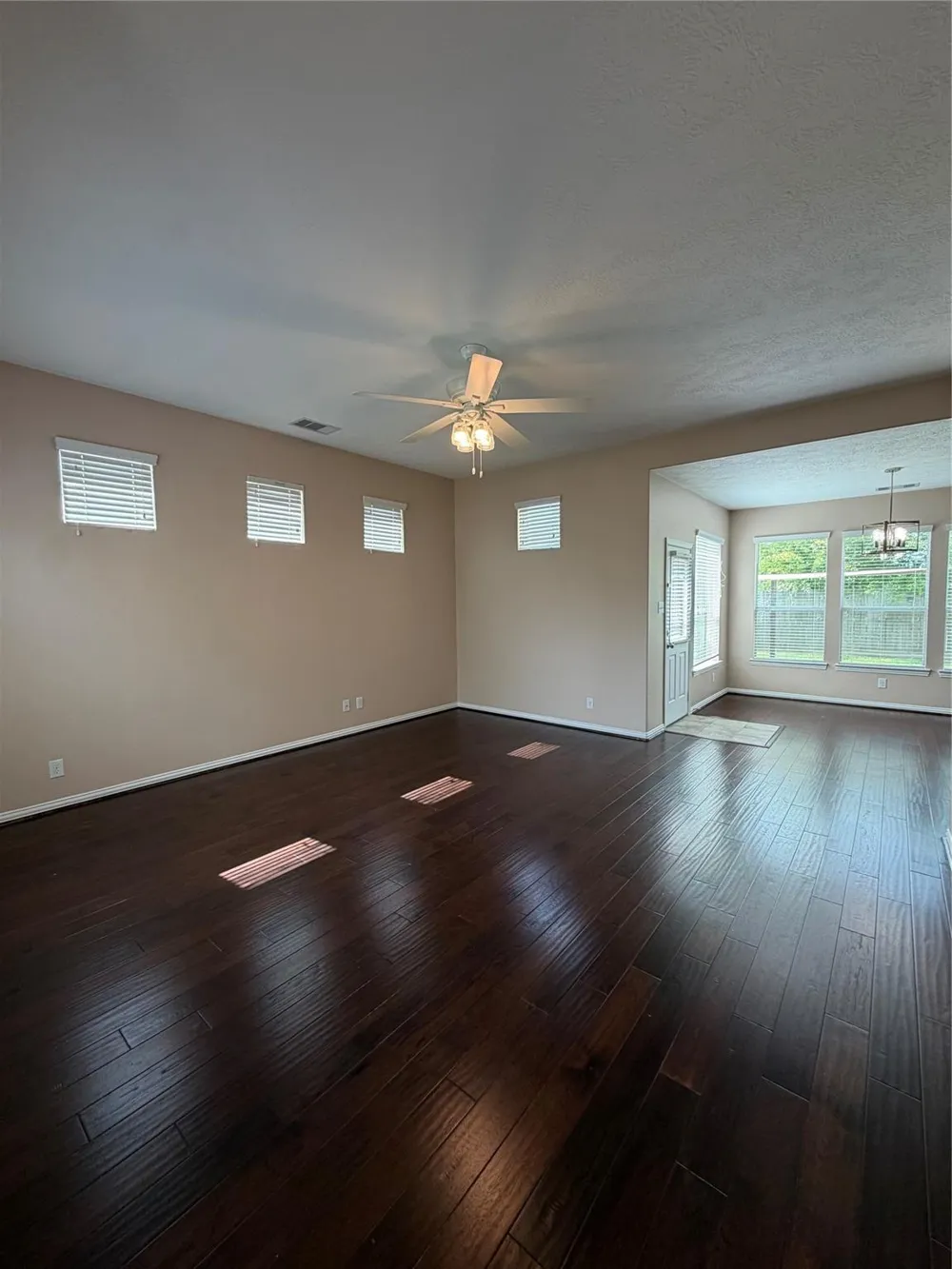 7034 Sun Creek Drive Hitchcock, TX 77563