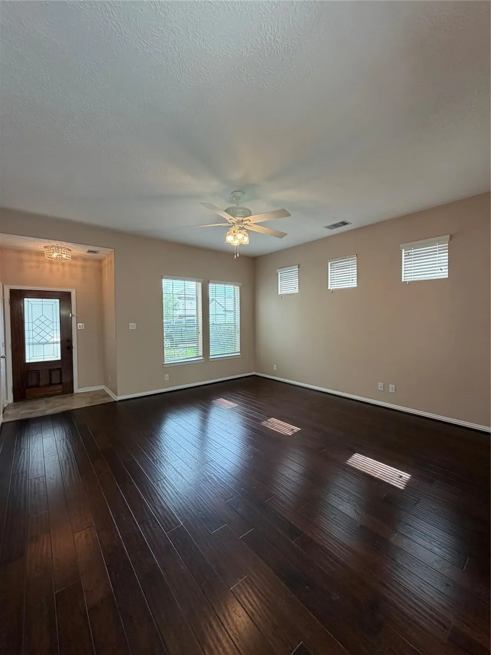 7034 Sun Creek Drive Hitchcock, TX 77563