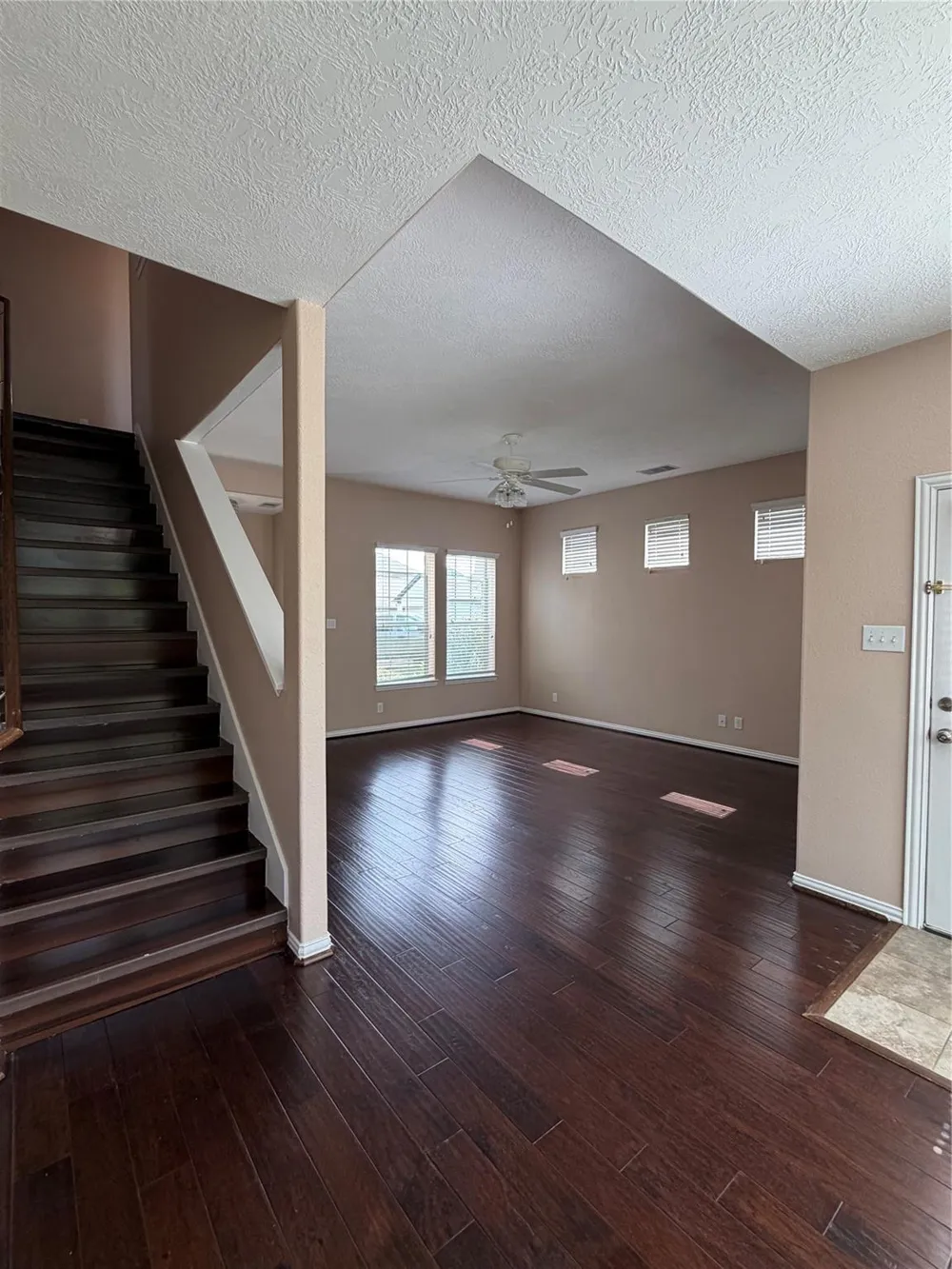 7034 Sun Creek Drive Hitchcock, TX 77563