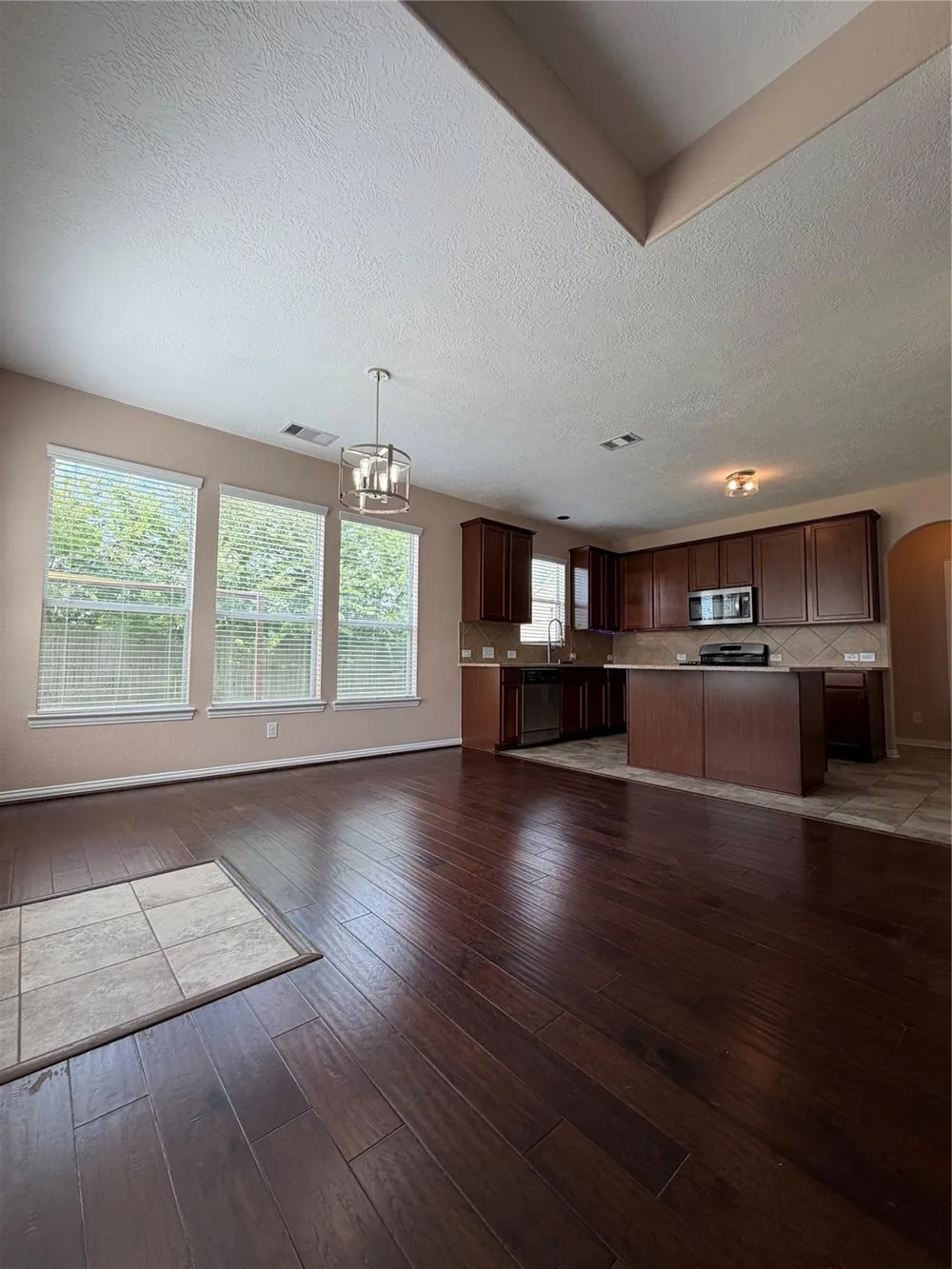 7034 Sun Creek Drive Hitchcock, TX 77563