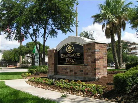 2255 Braeswood Park Drive #135