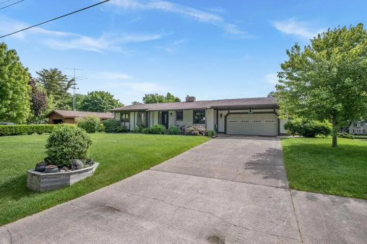17882 Channel View Drive Spring Lake, MI 49456
