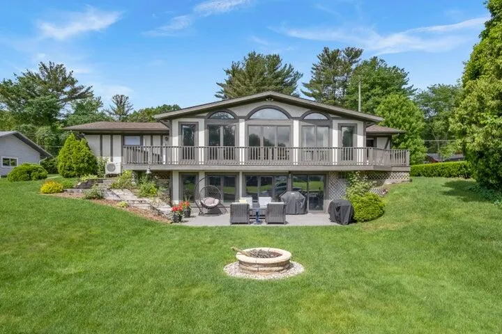 17882 Channel View Drive Spring Lake, MI 49456