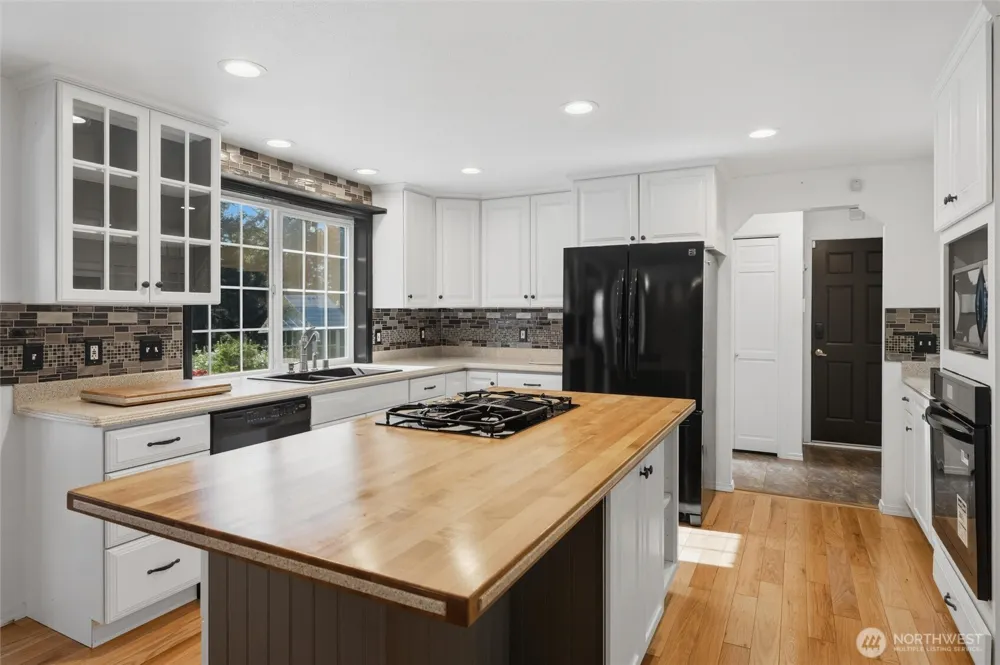 1501 E Old Ranch Rd Allyn, WA 98524