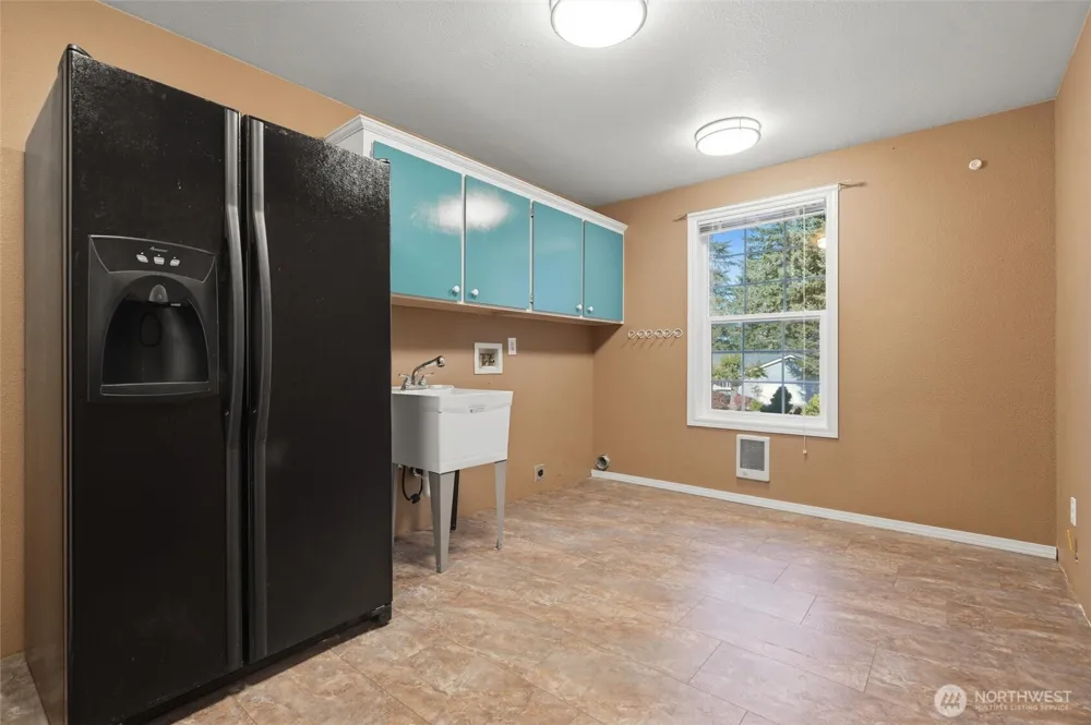 1501 E Old Ranch Rd Allyn, WA 98524