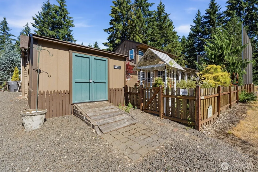 1501 E Old Ranch Rd Allyn, WA 98524