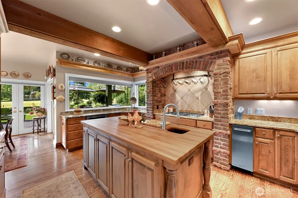 8607 Great Horned Owl Lane Blaine, WA 98230