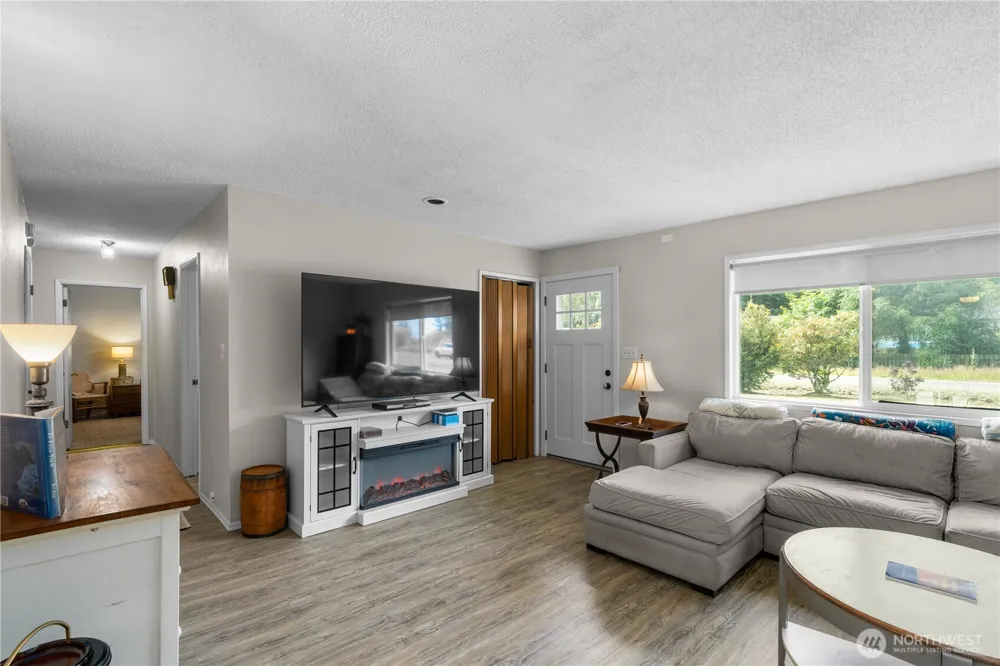 16 Harrison Street Bay Center, WA 98527