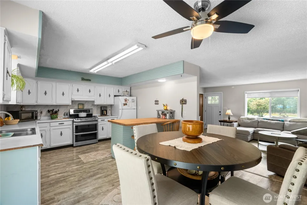 16 Harrison Street Bay Center, WA 98527