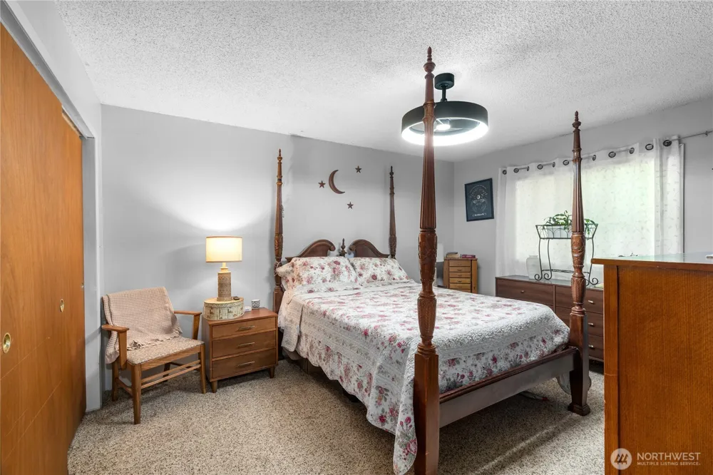 16 Harrison Street Bay Center, WA 98527