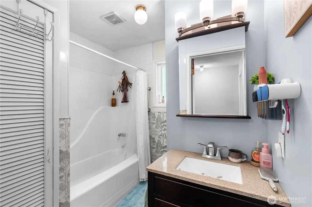 16 Harrison Street Bay Center, WA 98527