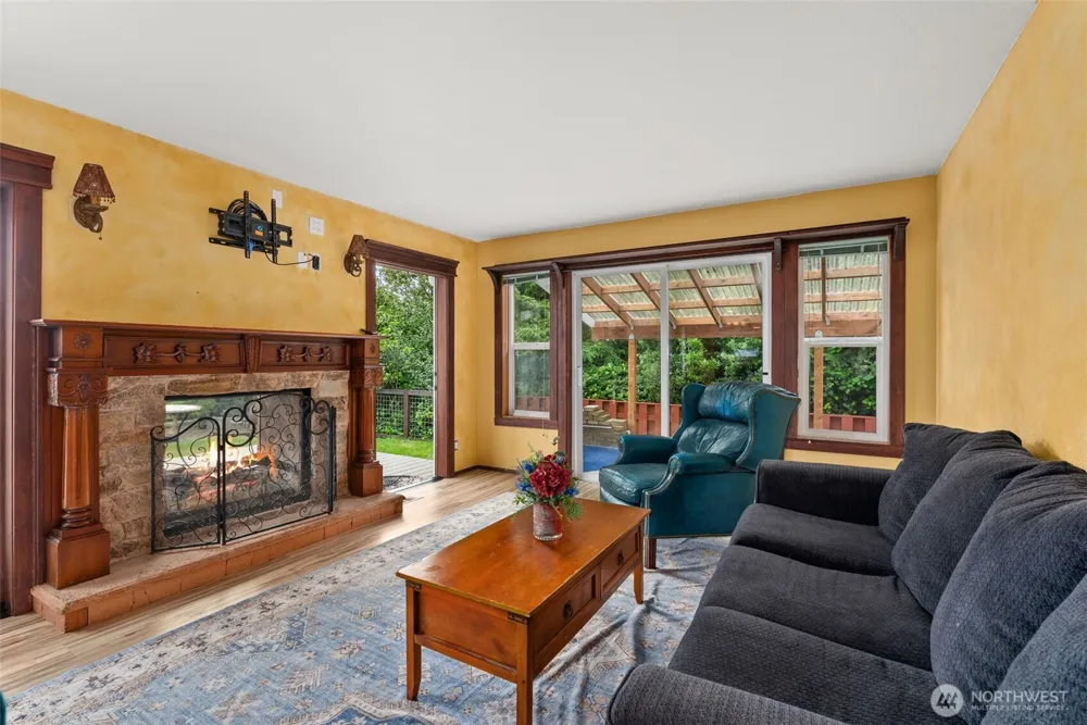 526 Sunset Avenue NE Ocean Shores, WA 98569