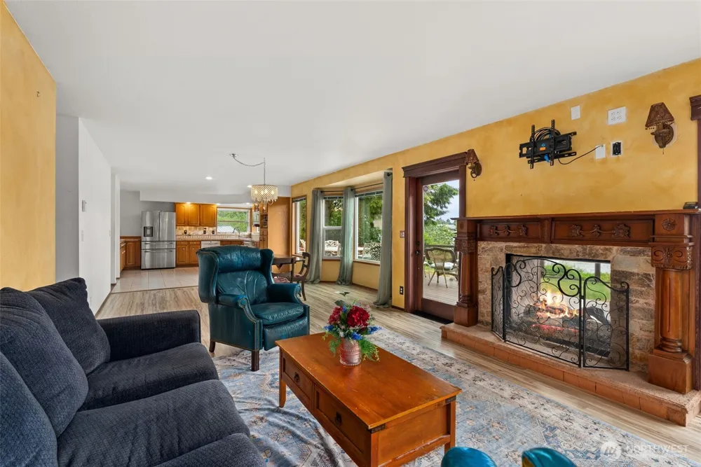 526 Sunset Avenue NE Ocean Shores, WA 98569