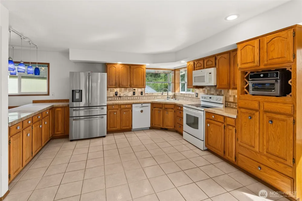 526 Sunset Avenue NE Ocean Shores, WA 98569