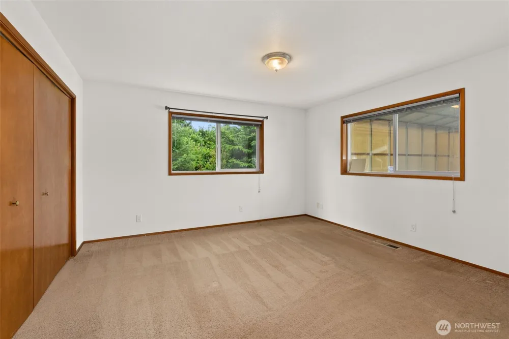 526 Sunset Avenue NE Ocean Shores, WA 98569